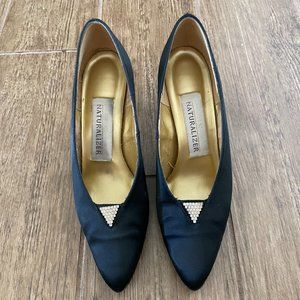 Naturalizer black cloth pumps size 7 AA